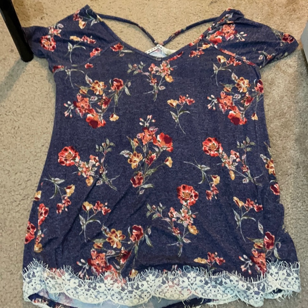 dressy shirt worn 2 times very soft but don’t wear it anymore
